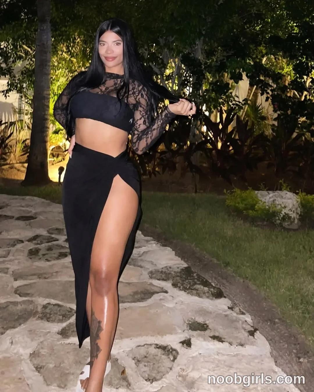 July Correa (@july_correa) — "Siendo feliz 🥰🫶🏻🥂."