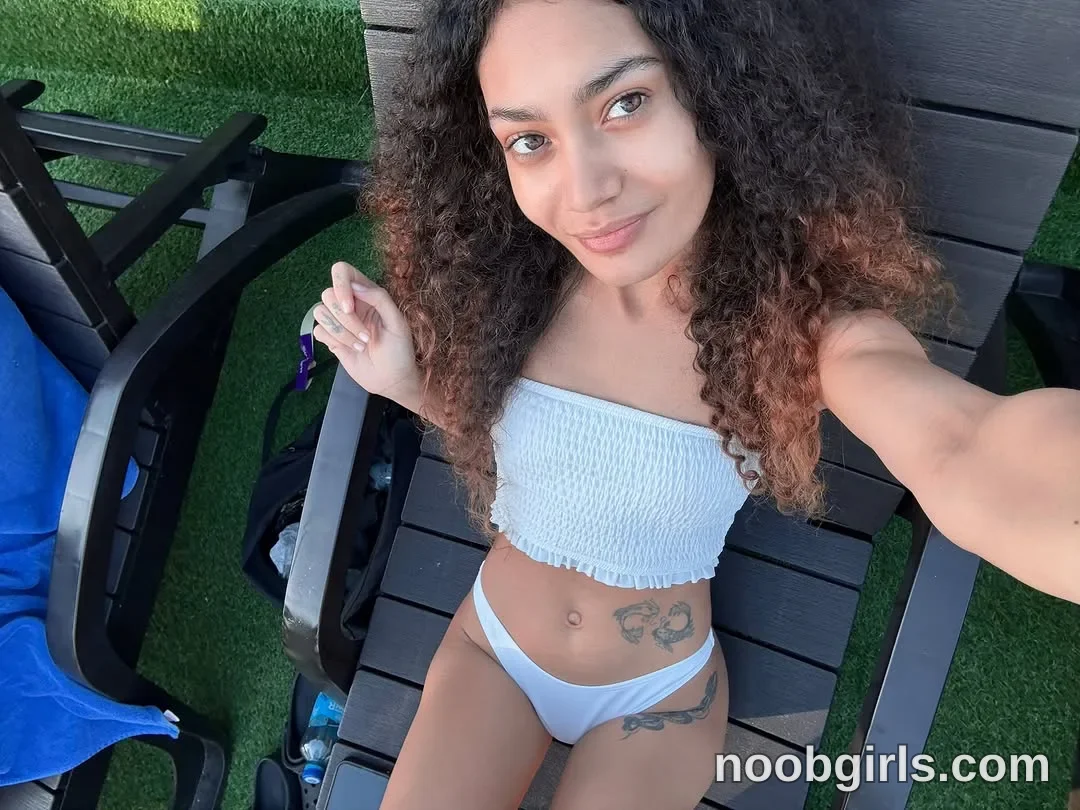 kalishaxoxo (@kalishaxoxo) — "hi there 🫣🤭"