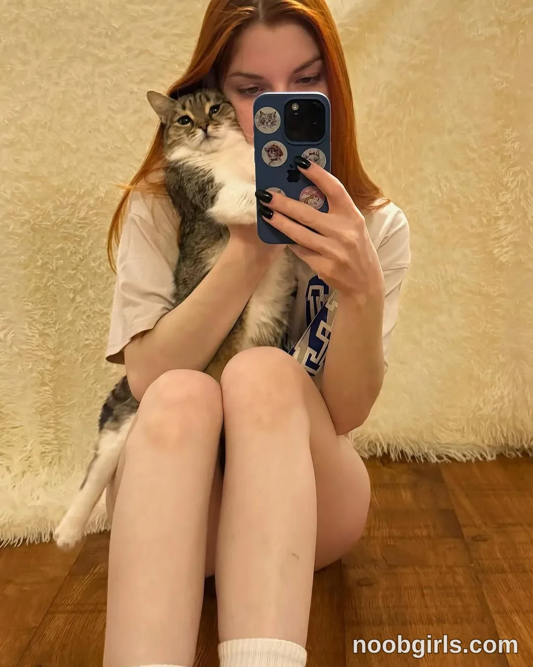 Mynameis Katy      - (@katy_ethereal) — "My assistant🐈"
