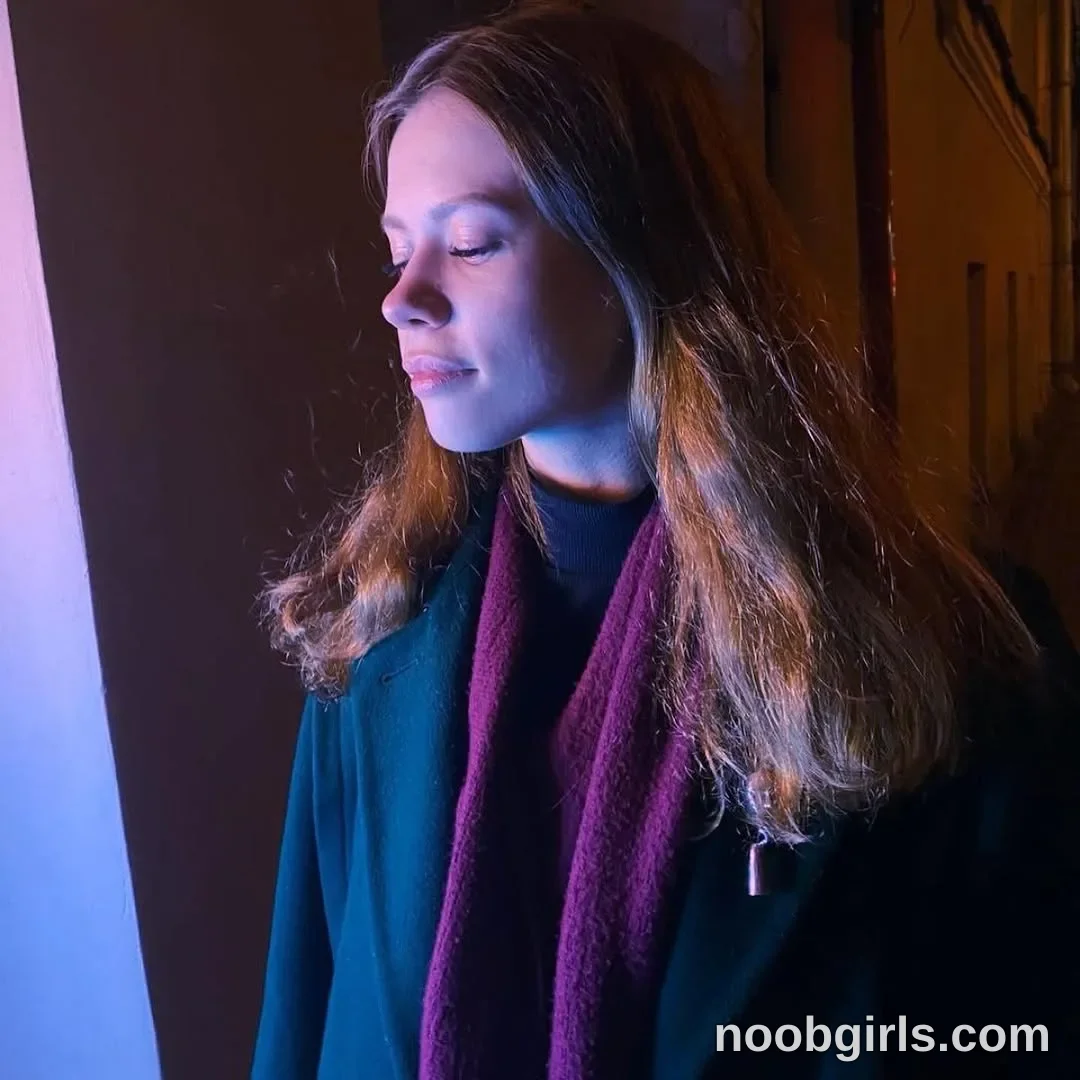Keira (@keira_knight) — "Night vibes in the city 🌃"