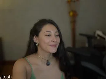 kellytesh chaturbate live screenshot — Chaturbate cam girl
