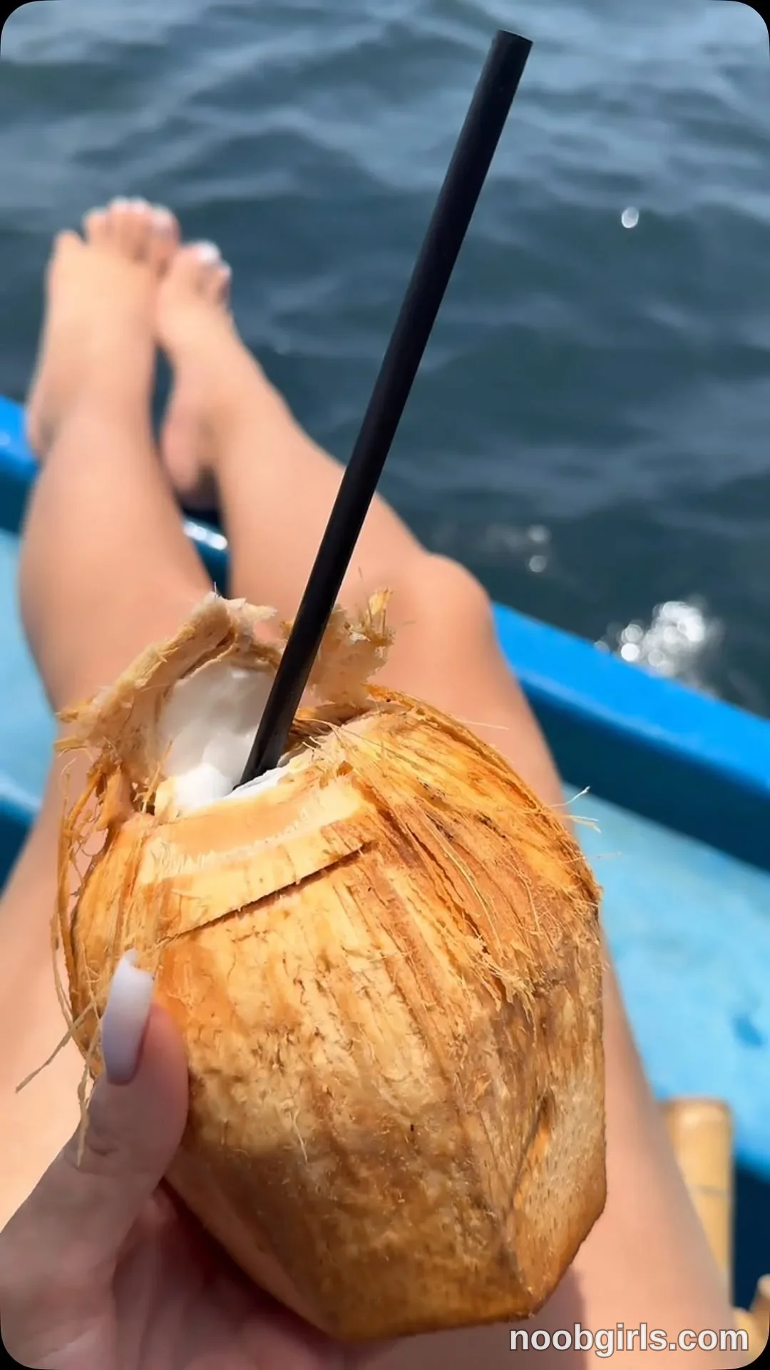 Kira (@kira_mmr) — "Do you like coconuts?🥥"