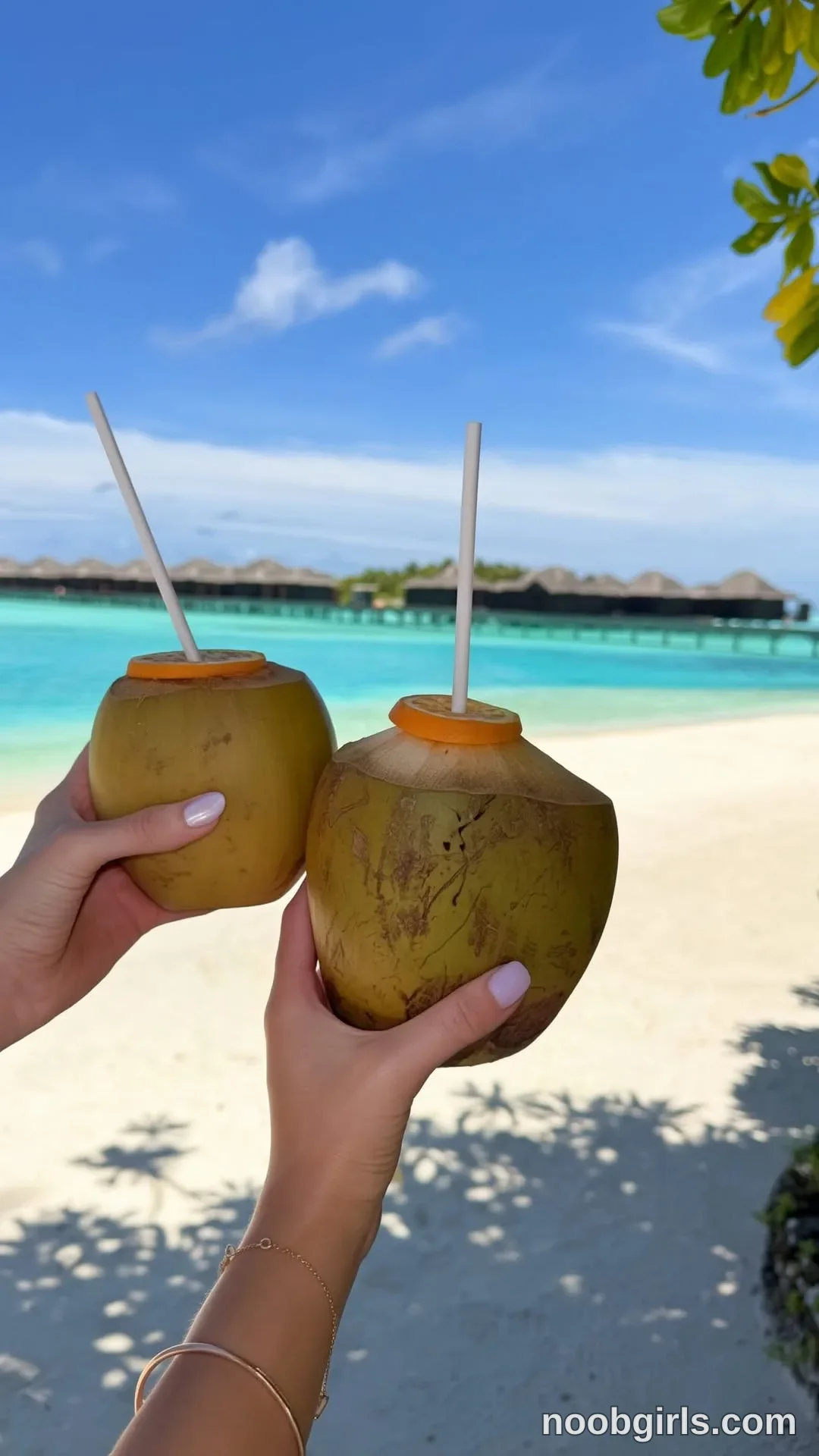Kristina reel: 👯🏼‍♀️✈️🌴💗
