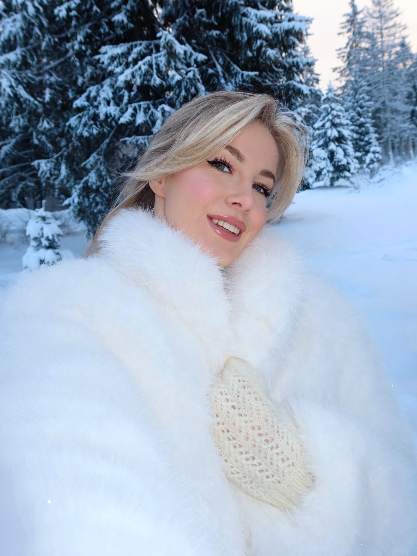 krissone (@krissone) high-res photoshoot photo #28 — Chaturbate cam model gallery