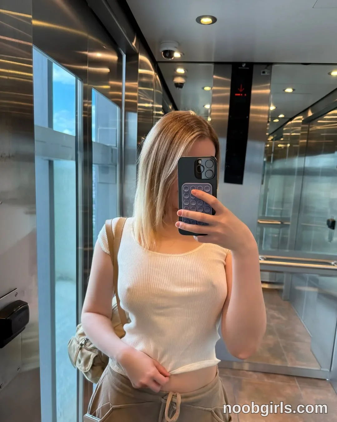 laila_live (@laila_live) — "no bra as always 👀" in Chicago, Illinois