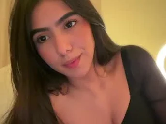 latinella on Chaturbate