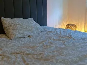 lena___ streaming live frame — Chaturbate cam girl