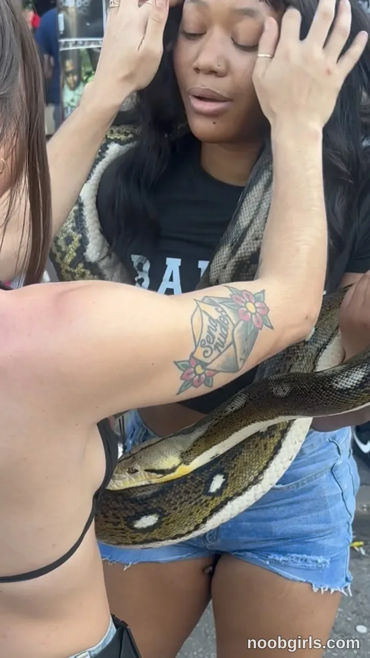 Litlaney (@litlaney) — "WATCH TILL THE END ; she got so much more comfortable with Medusa! 🐍If it’s…"