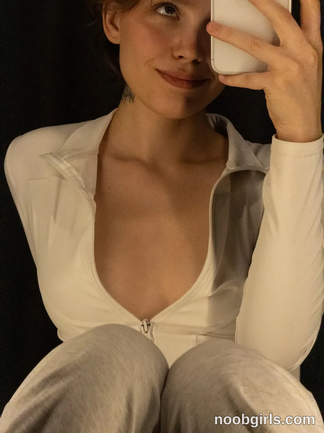 LolaaTatee (@lolaatatee) — "I decided to take a couple of photos before going to the gym" in USA