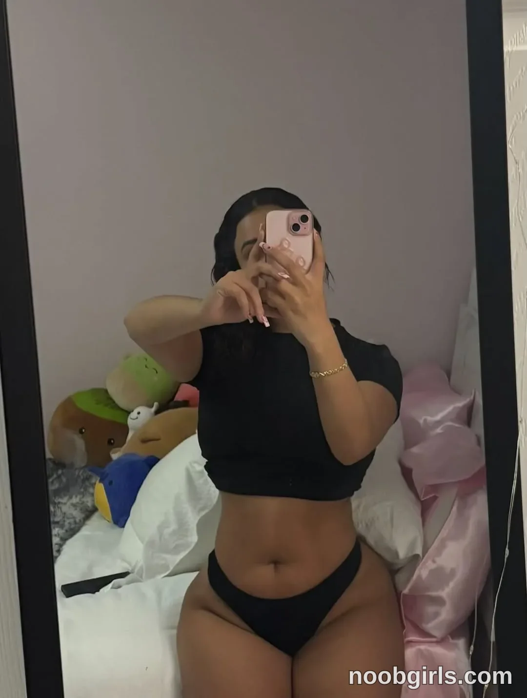 Luna (@lunaloopzz) — "all black 🐼don’t stare too long…."