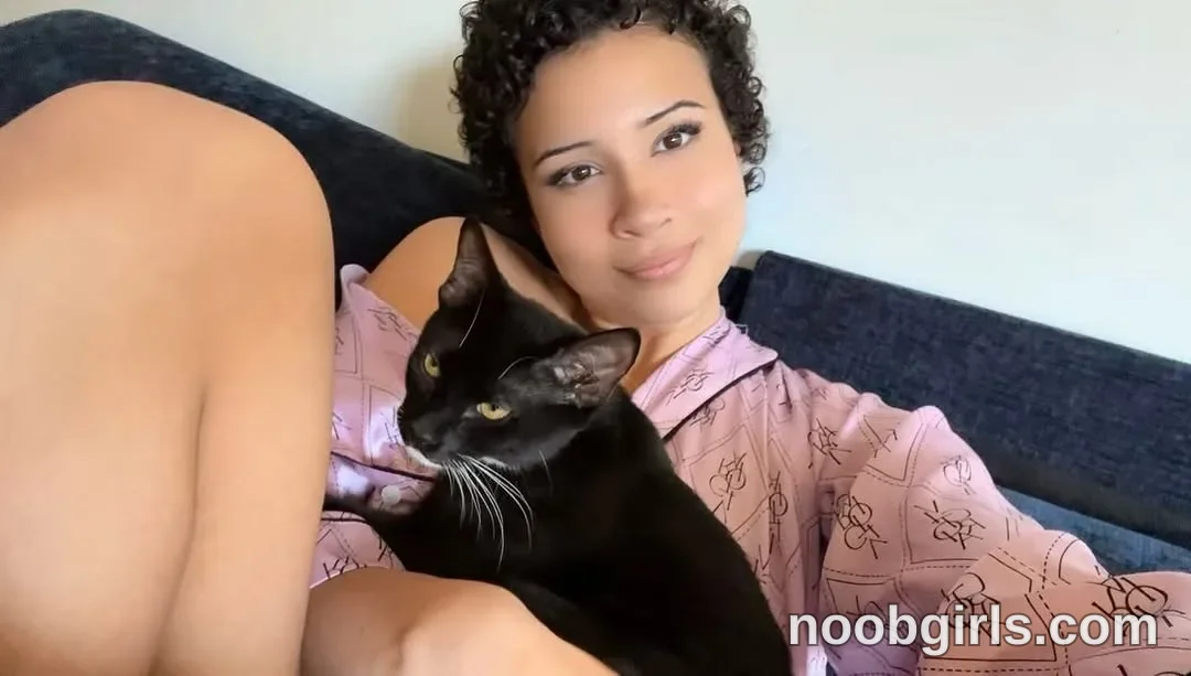 Luna (@lunaloopzz) — "Me + my favorite girl 🐈‍⬛"