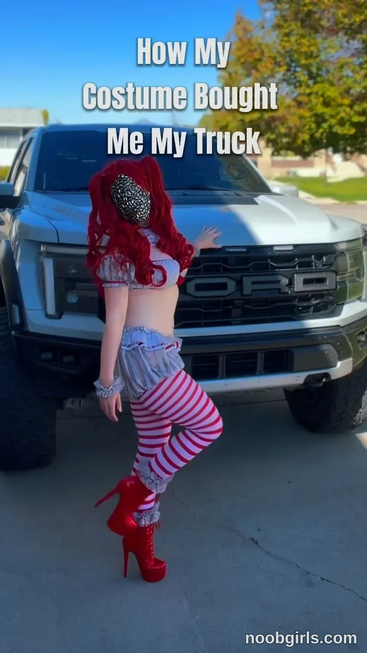 Dakota (@m1styc6) — "What cosplay should I try next?"