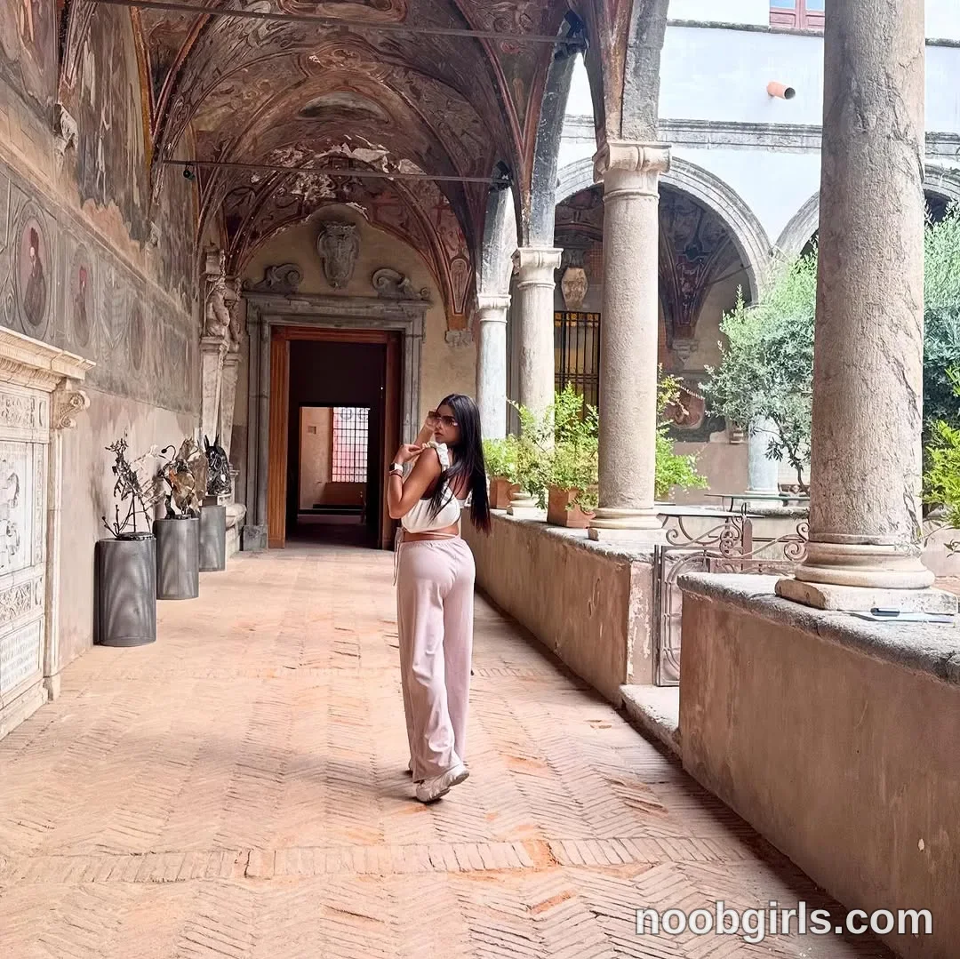 Call Me (@malaia_hills) in Napoli, Italy