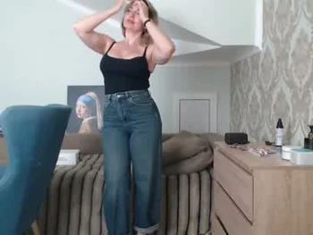 mallinia chaturbate live screenshot — Chaturbate cam girl
