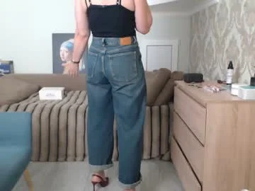 mallinia streaming live frame — Chaturbate cam girl