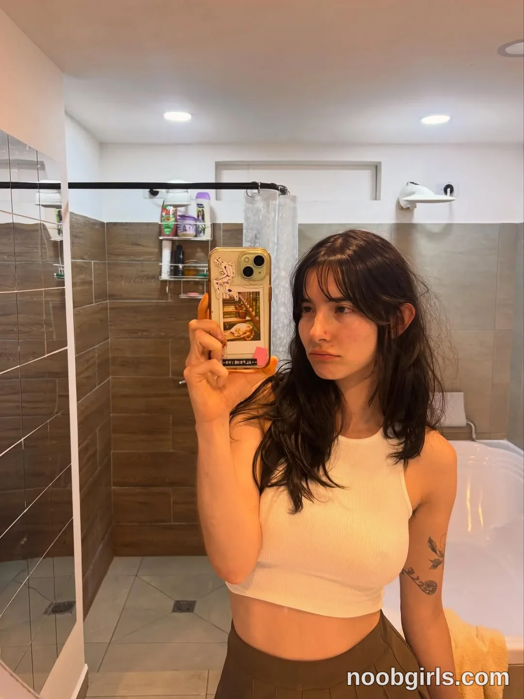 papalururiririrpi (@maria_alfonsina_) — "Most of the time I meditate on the opposite wall."