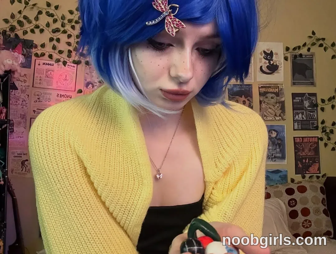 Mevis (@mevis_li) — "Do you like the Queen in the land of nightmares?"