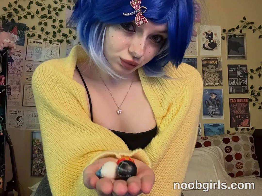 Mevis (@mevis_li) — "Do you like the Queen in the land of nightmares?"
