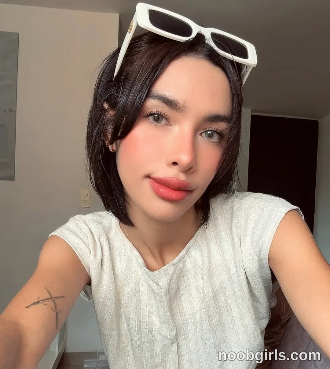 Mia Reeves (@mia_reeves) — "Happy Sunday :) 🍑🍑" in Medellín, Colombia