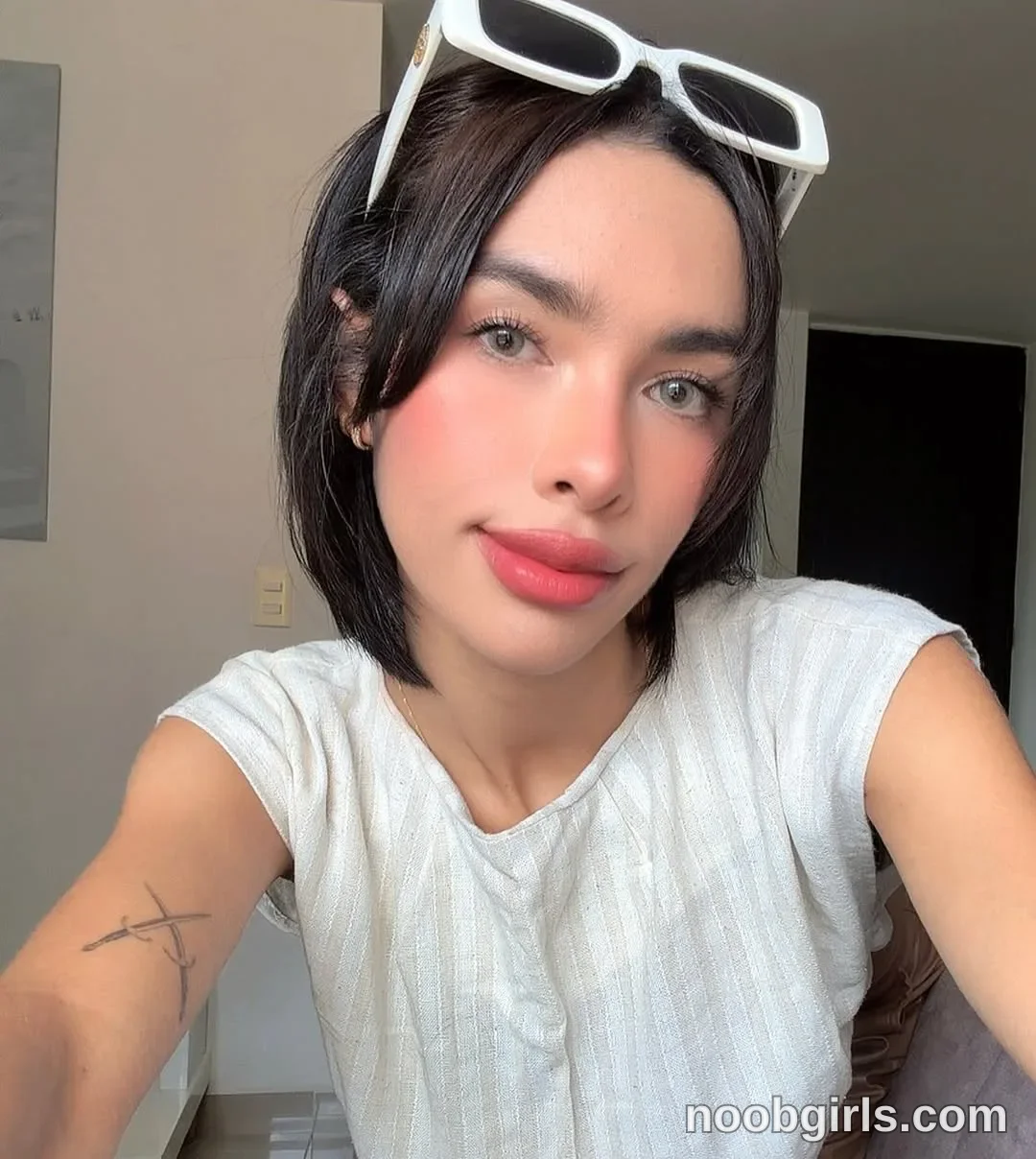 Mia Reeves (@mia_reeves) — "Happy Sunday :) 🍑🍑" in Medellín, Colombia