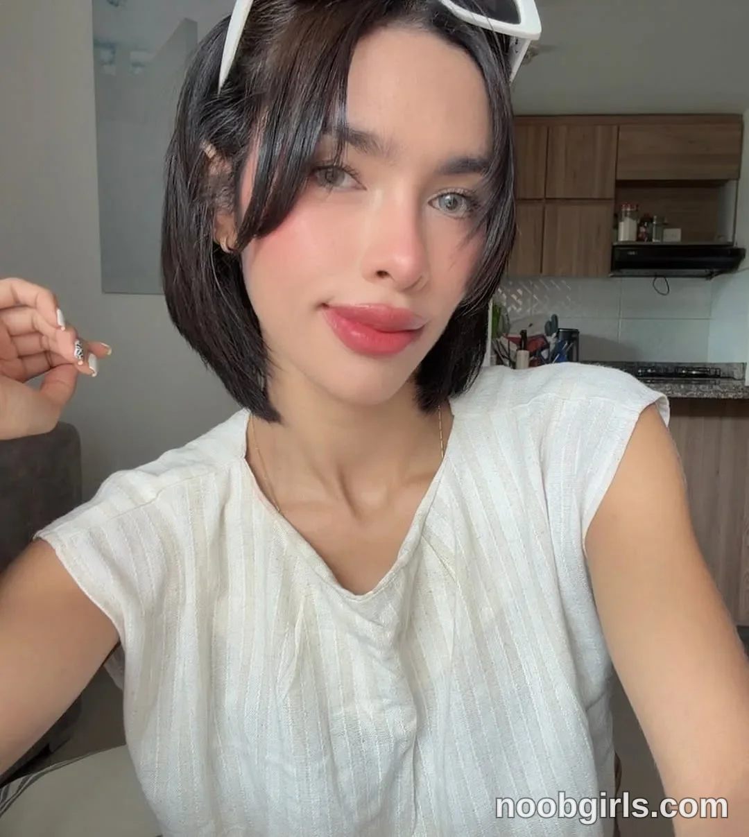 Mia Reeves (@mia_reeves) — "Happy Sunday :) 🍑🍑" in Medellín, Colombia