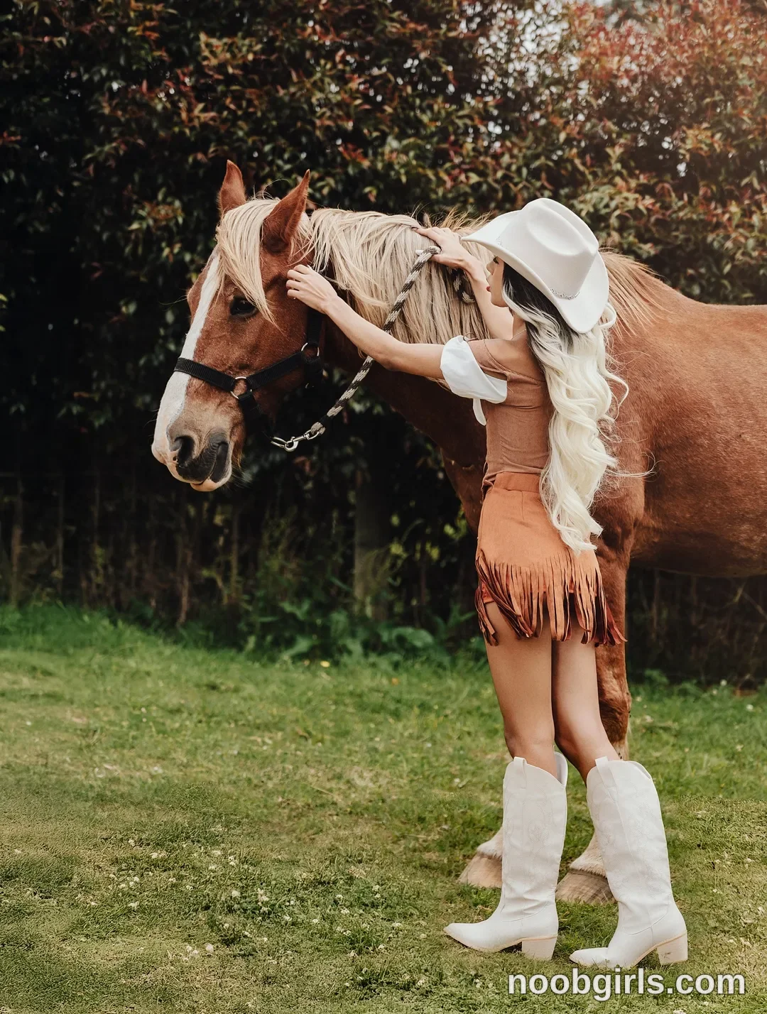 Mia Reeves (@mia_reeves) — "Cuando me veo en las fotos y videos que hacemos aquí, entiendo que la magia no…"