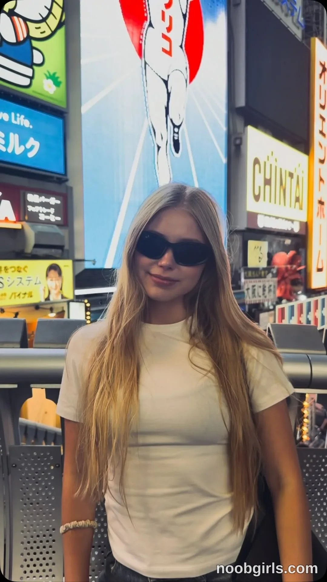 Mia Blueye reel: New trend 🫰🏻 Check out my Balenciaga-style glasses for 2…