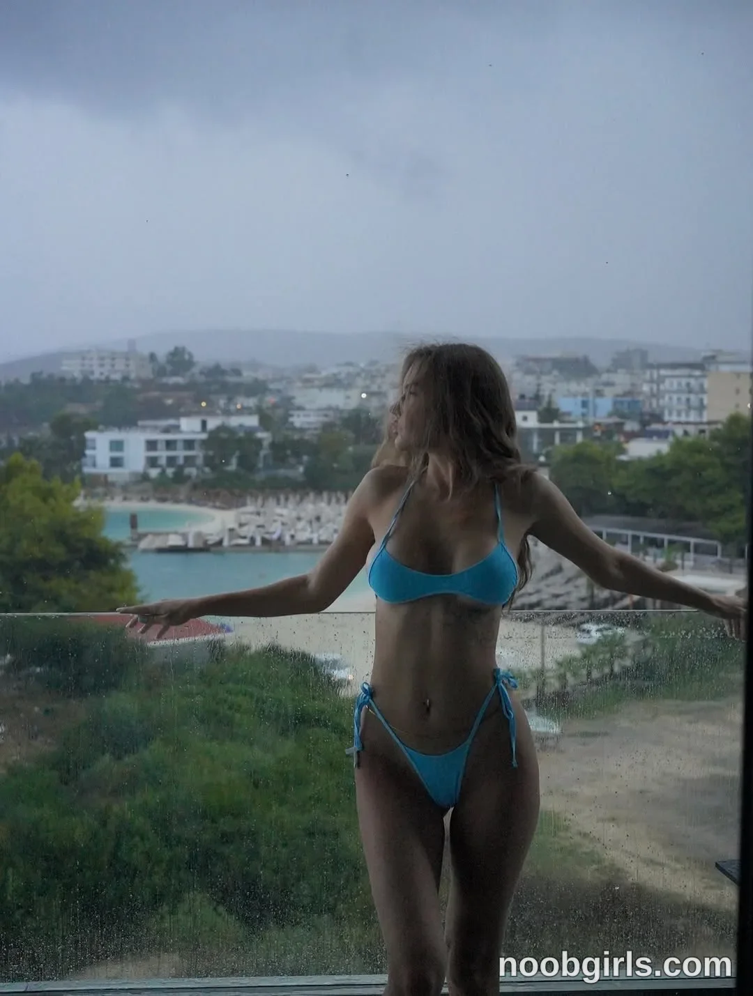 Ana Michelle (@michellesbate) — "A little bit of sun, a little bit of trouble.🩵"