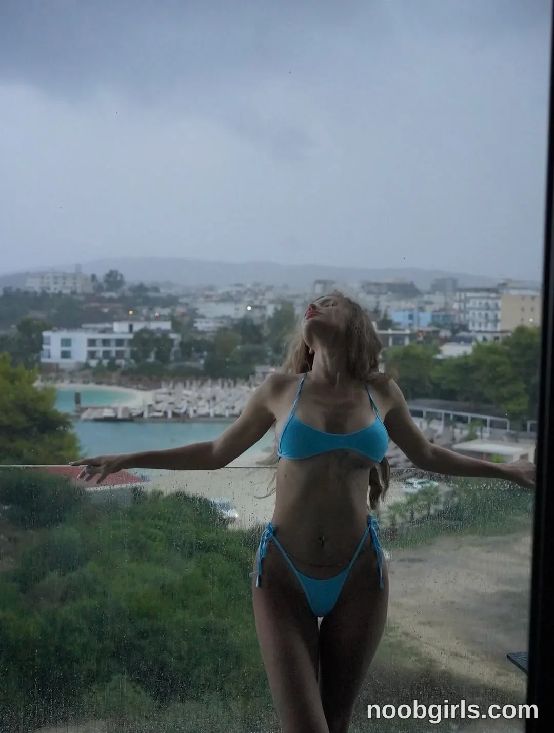 Ana Michelle (@michellesbate) — "A little bit of sun, a little bit of trouble.🩵"