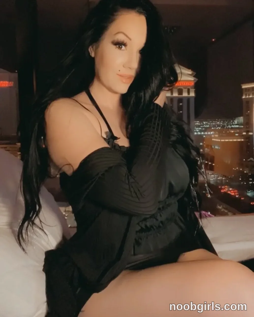 Midnightrose (@midnightrose11) — "Las Vegas knows how I like it…"