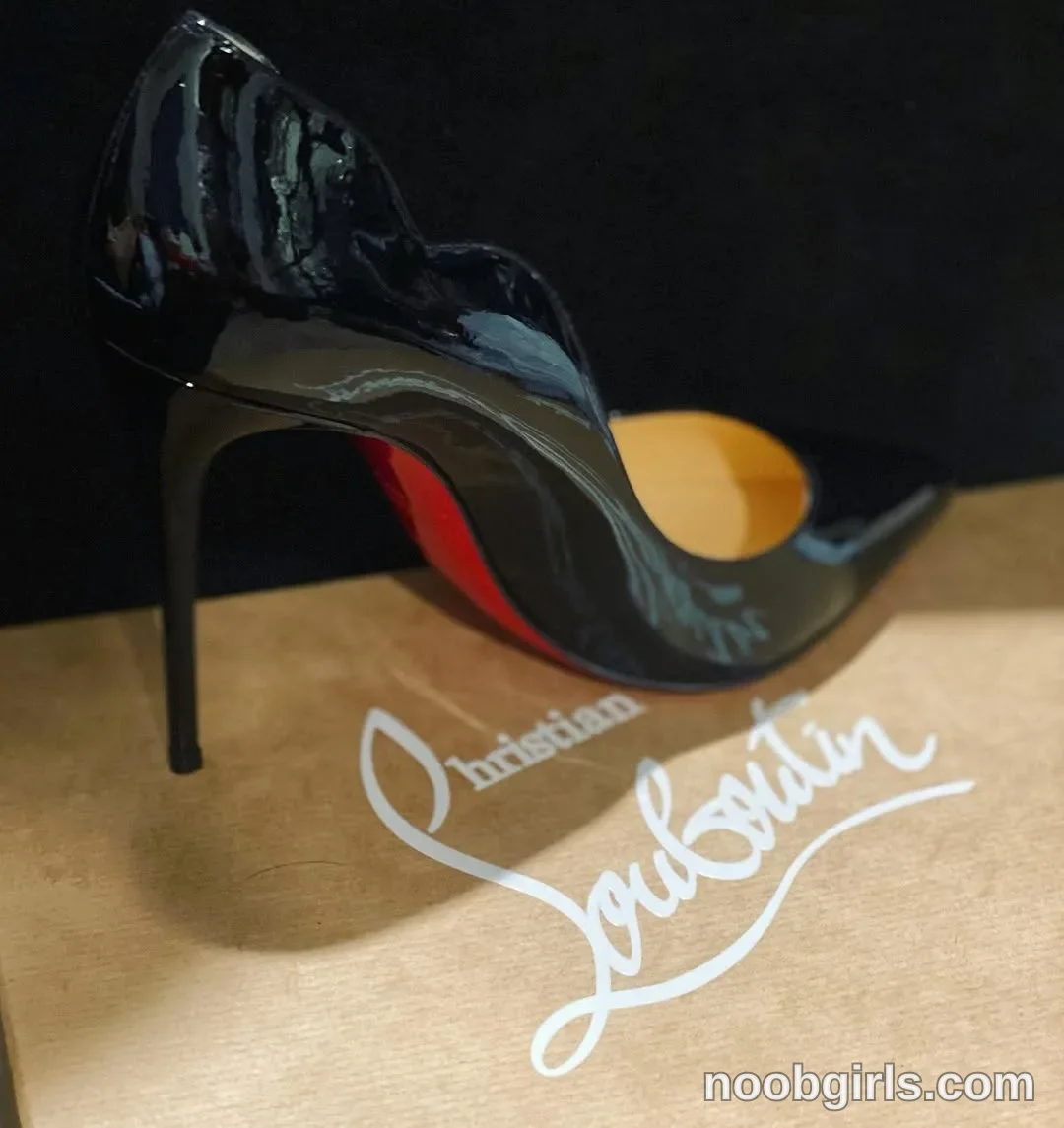 Midnightrose (@midnightrose11) — "Always a good day for new Loubs!"