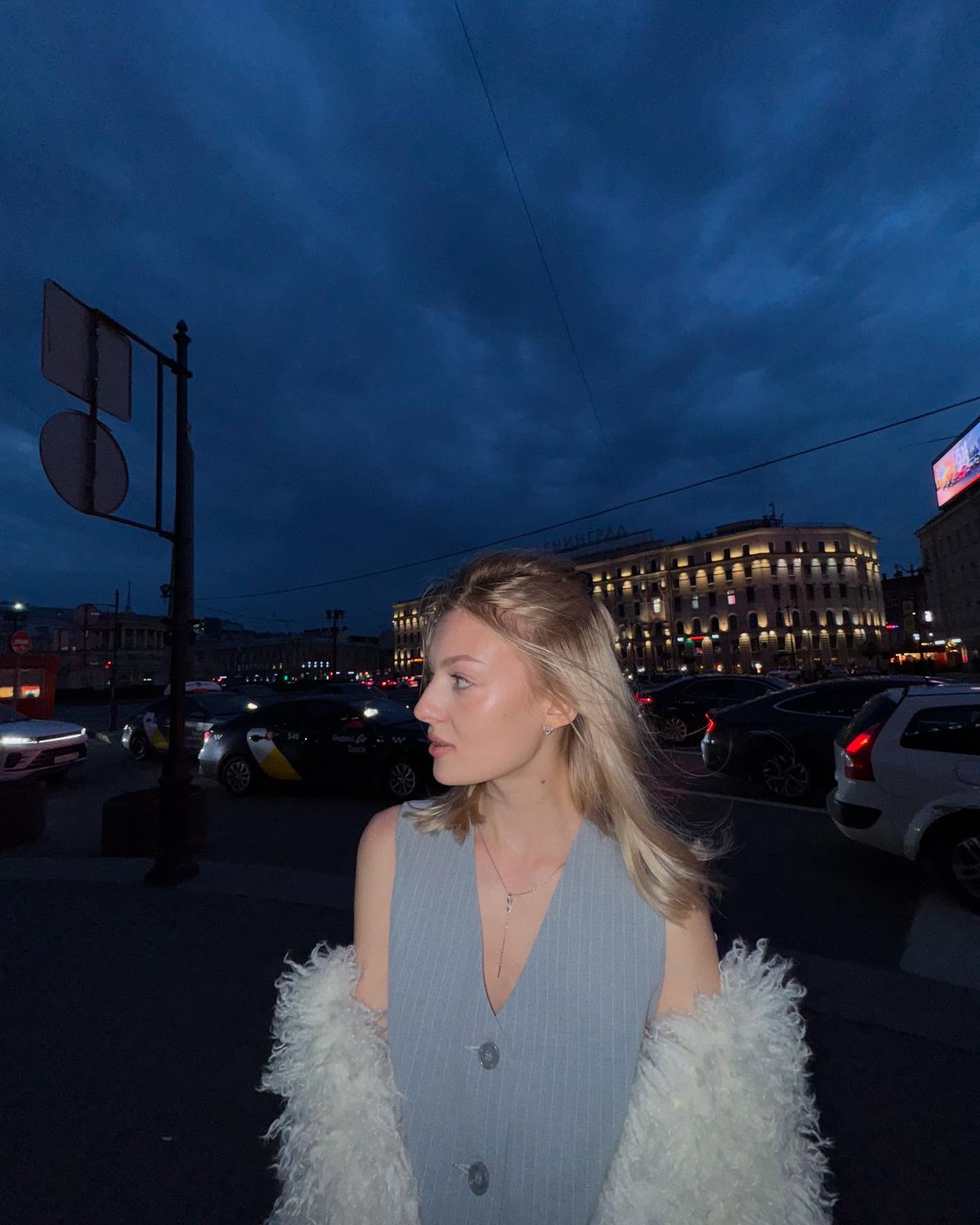 milly____ (@milly____) high-res photoshoot photo #19 — Chaturbate cam model gallery