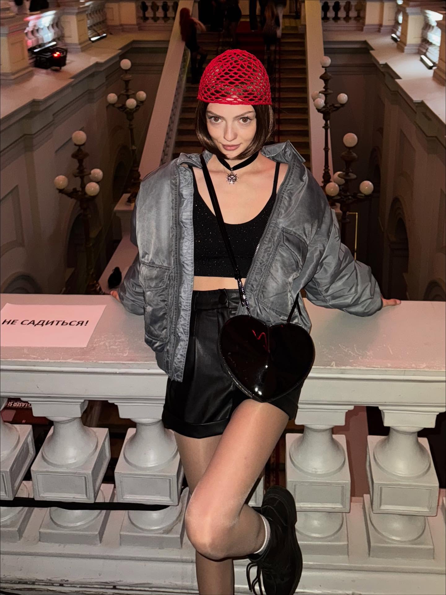 milly____ (@milly____) high-res photoshoot photo #22 — Chaturbate cam model gallery
