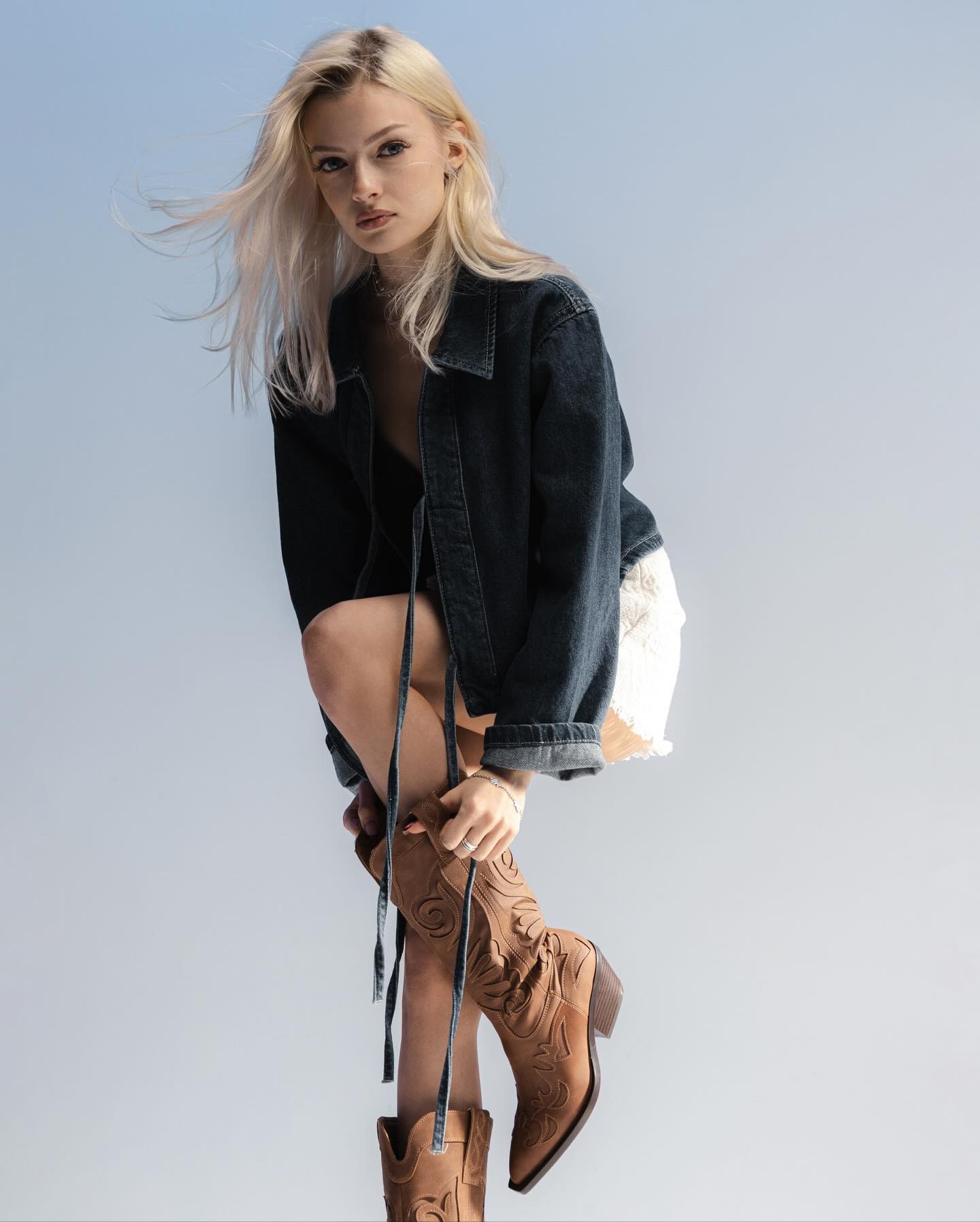 milly____ (@milly____) high-res photoshoot photo #37 — Chaturbate cam model gallery