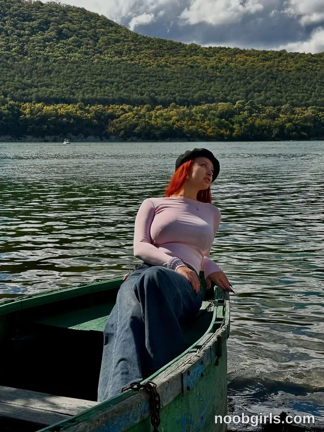 Lili (@mirrorledy) — "Люблю дни, когда можно позволить себе роскошь быть собой" in Озеро Абрау