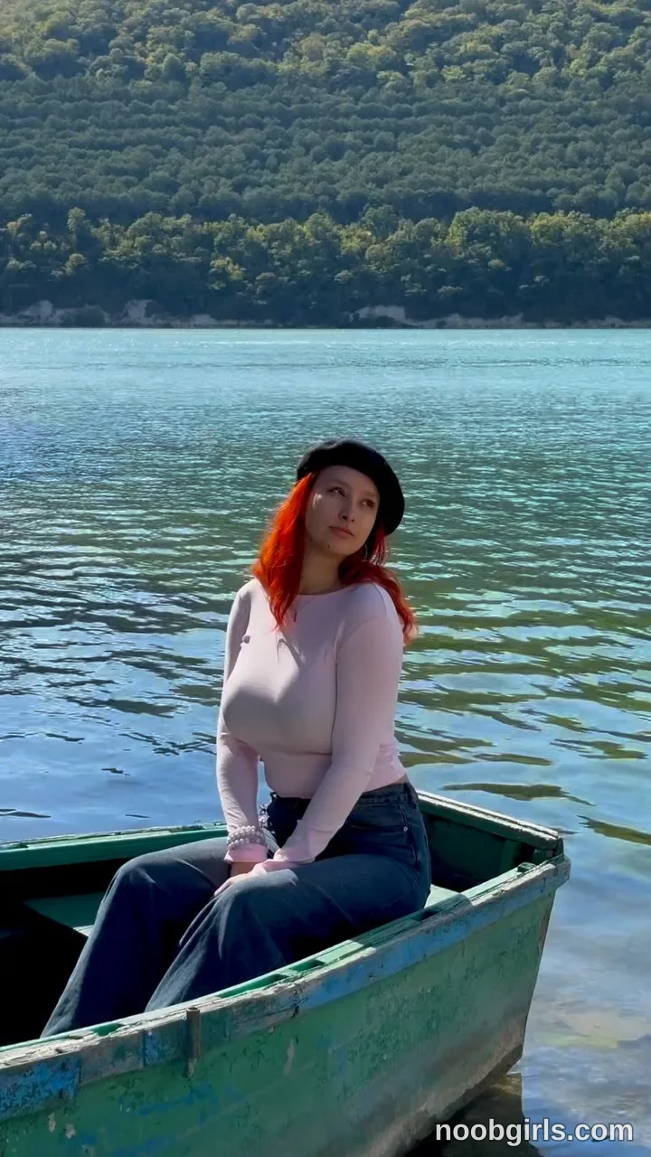 Lili (@mirrorledy) — "Давайте просто расслабимся и полежим в лодке" in Озеро Абрау