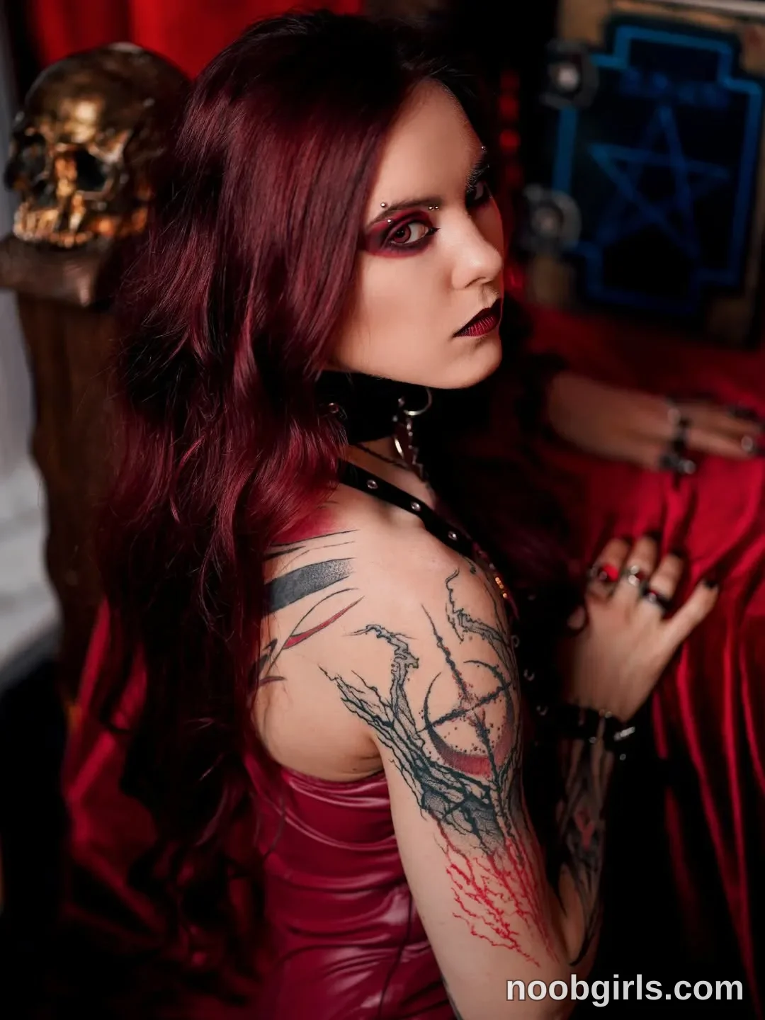 nelle_ (@nelle_) — "Shadow Empress Loc @moonstone_nsk Hair & makeup & retouch @marryjies Heels…"