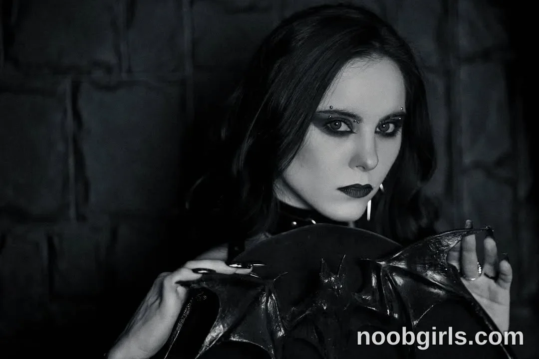 nelle_ (@nelle_) — "Succubus Girl / /"