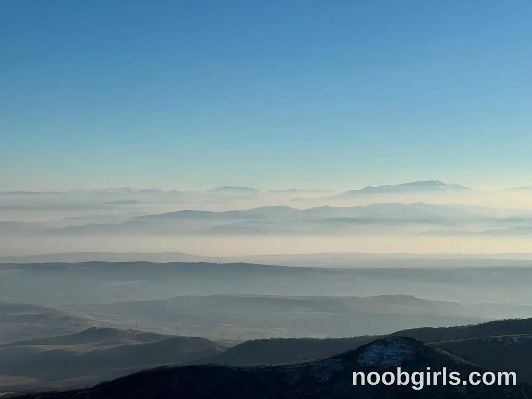 Riley (@neonquack) — "please enjoy these beautiful photos from my january hike!"