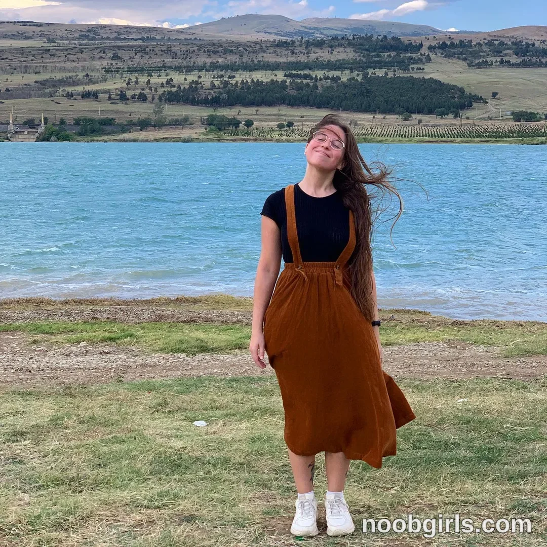 Riley (@neonquack): Trails, Festivals, and Unscripted Chats