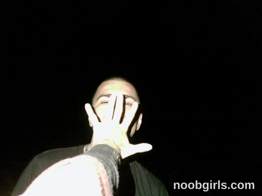 Devi (@night_jelly) — "Сразу видно, автор на крокодиле"