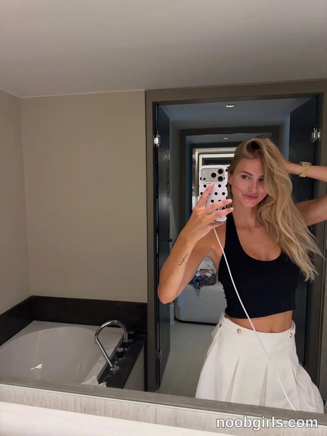 Xena (@onlyxlicious_cb) in Belgium, Europe