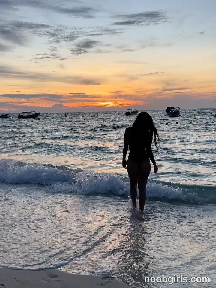 Paula Toro (@paulatoro__) — "Septiembre 🐠🐚" in Baru, Cartagena, Colombia
