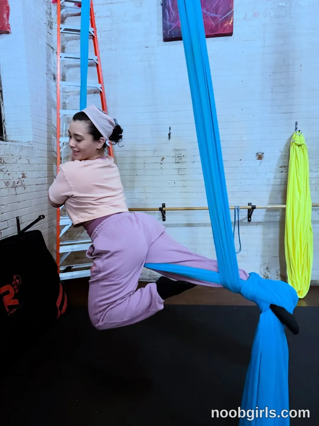 Portiapiers (@peachsundae) — "Diving into silks more"