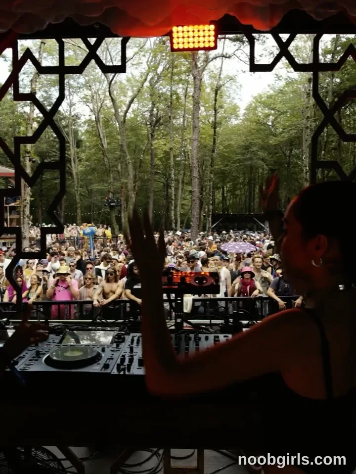 Cassidy (@queencassidyy) — "Bestied so hard this weekend it should be a crime" in Elements Music & Arts Festival