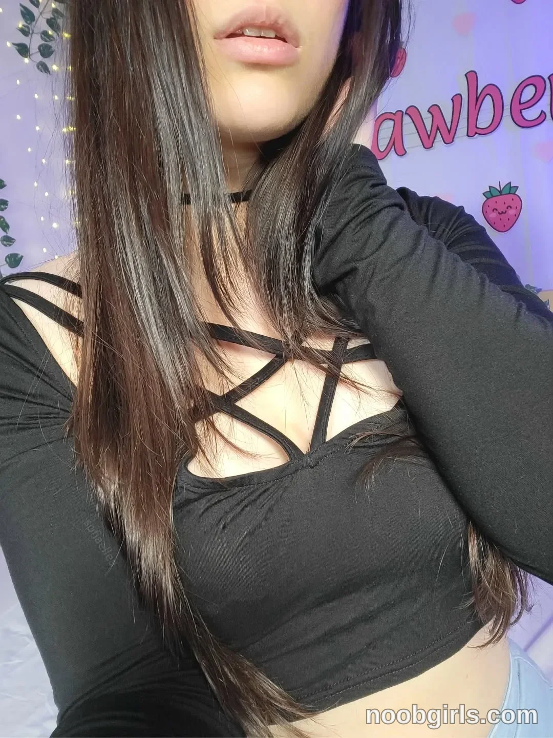 rawstrawberry (@rawstrawberry) — "What was the last thing that made you smile? ☺️"