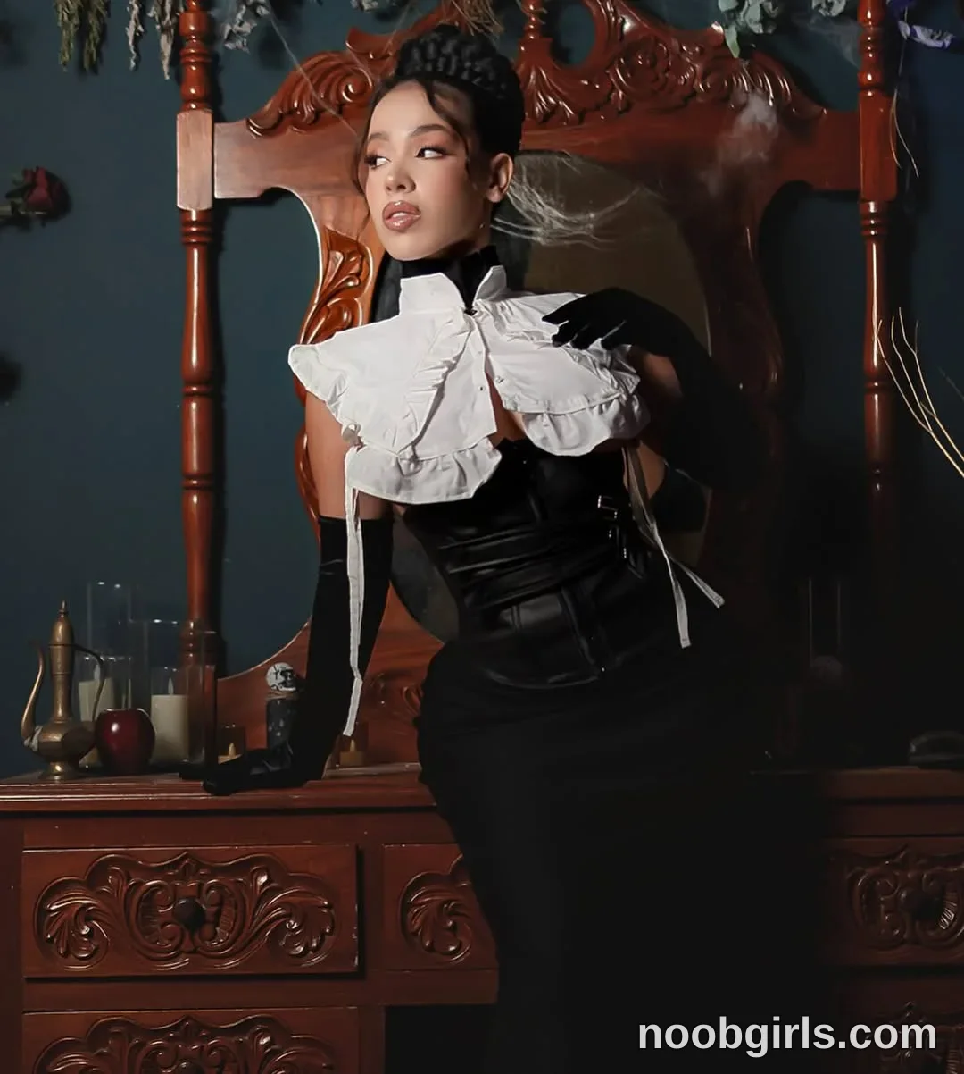 Rose (@roseferrera) — "Love me, tell me that I’m the one"