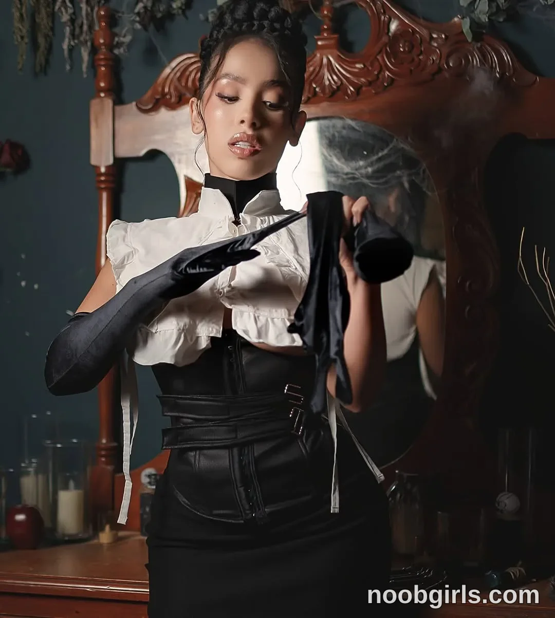 Rose (@roseferrera) — "Love me, tell me that I’m the one"