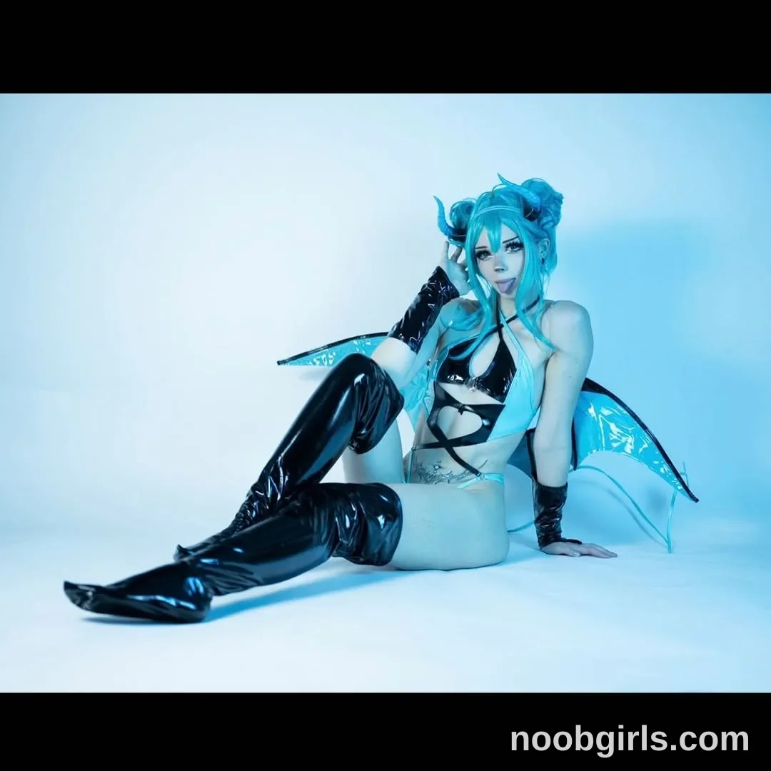 saekuraine (@saekuraine) — "a little late to the party cus i just woke up but today is hatsune mikus…"