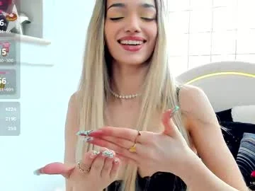 sassyt33n com sassyt33n chaturbate live screenshot — Chaturbate cam girl